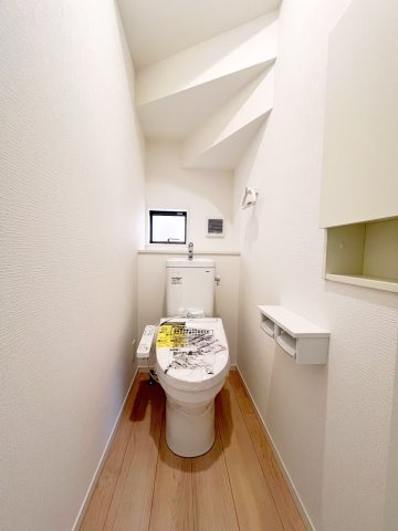 クレイドルガーデン和歌山市和歌川　第1　1号棟のトイレ|１、２F共に温水洗浄便座付きトイレ