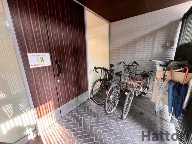 タウンハウス服部天神のエントランス