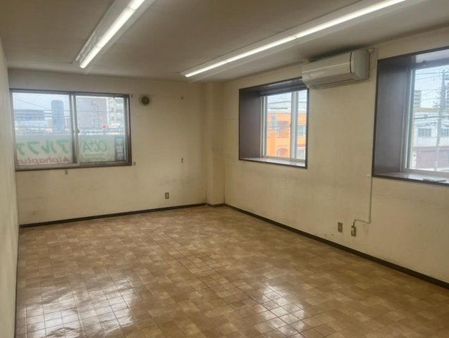 札幌市中央区南十四条西16丁目　2棟一括売ビルの内装