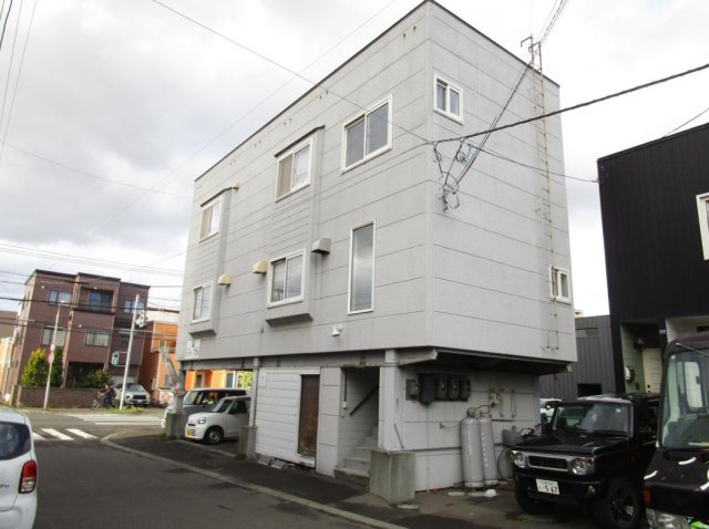 札幌市中央区南十四条西16丁目　2棟一括売ビルの外観