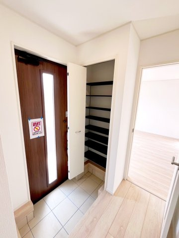 クレイドルガーデン岩出市新田広芝　第3の玄関