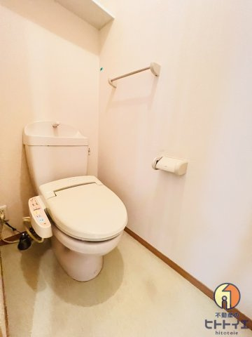 アークヴィラのトイレ|落ち着いた色調のトイレです