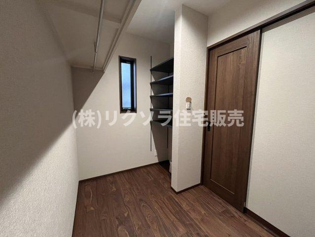 点野3丁目　新築一戸建ての収納|パントリー兼ウォークインクローゼット
■物件内覧・資金計画相談・住宅ローン相談、リフォーム相談、お問合せ受付中■
※当日・翌日のご内覧、ご相談はお電話でのお問合せがスムーズです！