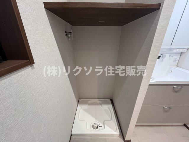 点野3丁目　新築一戸建てのランドリースペース|ドラム式洗濯機も設置可能　上部に棚有り
■物件内覧・資金計画相談・住宅ローン相談、リフォーム相談、お問合せ受付中■
※当日・翌日のご内覧、ご相談はお電話でのお問合せがスムーズです！