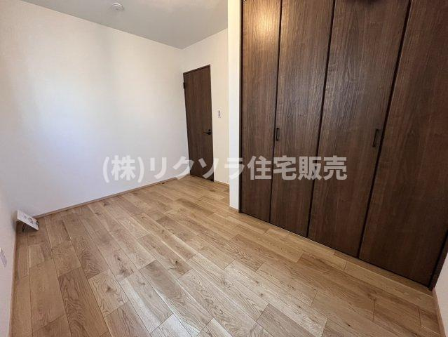 点野3丁目　新築一戸建ての寝室|洋室5.3帖
■物件内覧・資金計画相談・住宅ローン相談、リフォーム相談、お問合せ受付中■
※当日・翌日のご内覧、ご相談はお電話でのお問合せがスムーズです！