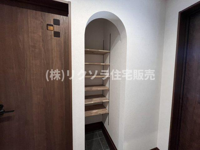 点野3丁目　新築一戸建ての収納|可動棚付きクローゼット
■物件内覧・資金計画相談・住宅ローン相談、リフォーム相談、お問合せ受付中■
※当日・翌日のご内覧、ご相談はお電話でのお問合せがスムーズです！