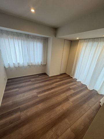 クラウン青山の洋室