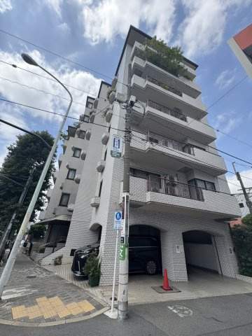 クラウン青山の外観