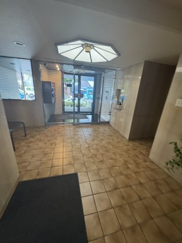 クラウン青山のエントランス