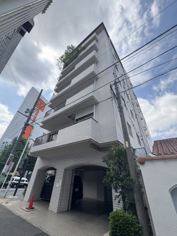 クラウン青山の外観