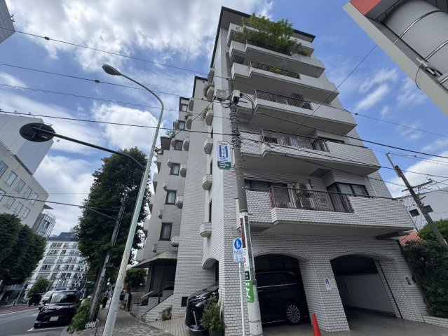 クラウン青山の外観