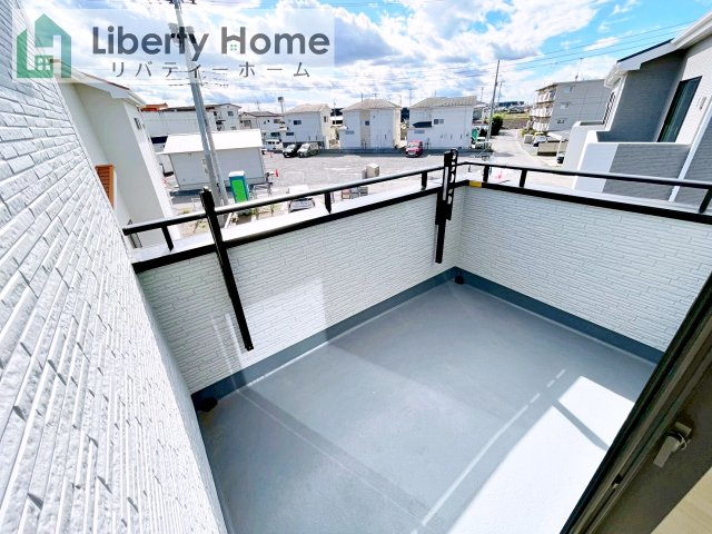 那珂市杉23-P2　4号棟　新築戸建のバルコニー