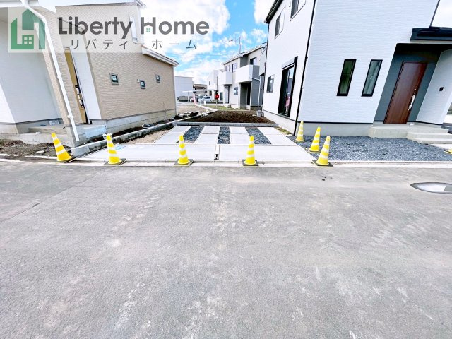 那珂市杉23-P2　4号棟　新築戸建の駐車場