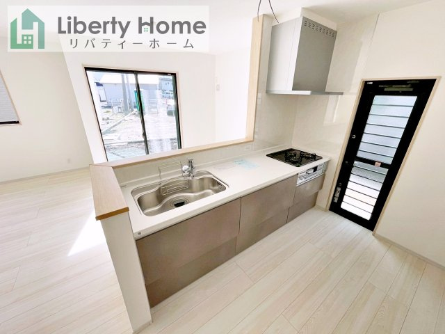 那珂市杉23-P2　4号棟　新築戸建のキッチン