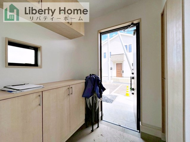 那珂市杉23-P2　4号棟　新築戸建の玄関