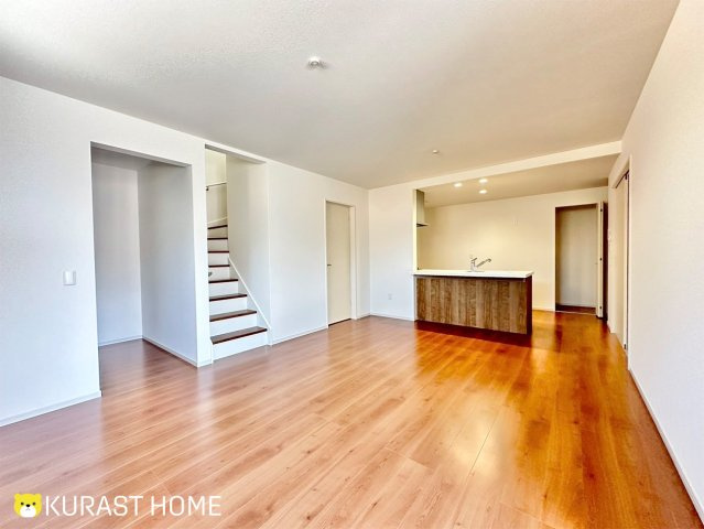 京都市西京区桂池尻町　新築戸建の居間・リビング