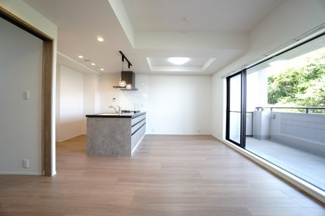 【居間・リビング】 | 【ハイブランドリノベ】パークハウス竜王公園フォレストコート | 室内（2025年5月8日13：00頃）撮影