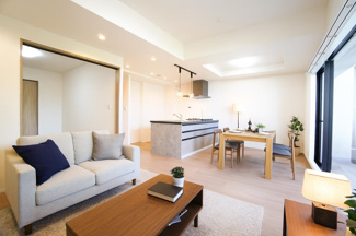 【居間・リビング】 | 【ハイブランドリノベ】パークハウス竜王公園フォレストコート | 【約16.6帖LDK】
アースカラーもよく似合うスタイルで、
木や土、空、水など自然にある色味を
部屋全体のカラーリングに取り入れても良いかも。
自然な素材の持つ質感を楽しむのがポイントですね！