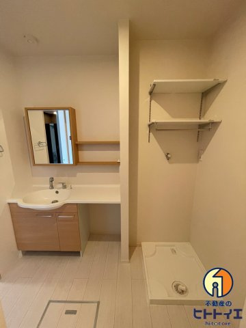 クレインの設備|室内洗濯機置場には便利な棚付き♪