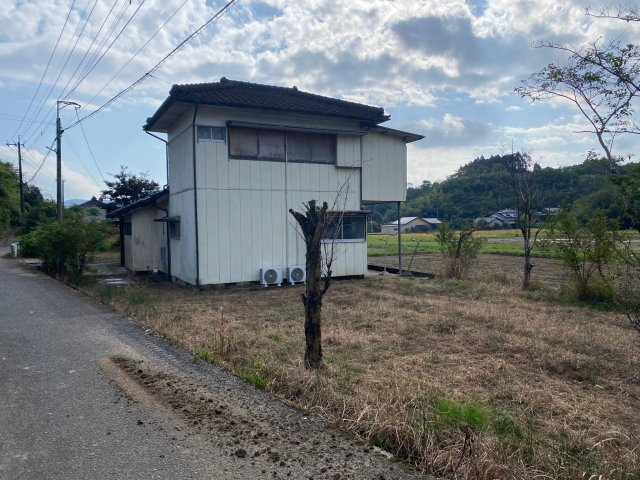 串間市穂佐ヶ原（ほさがはる）2階建家屋の庭