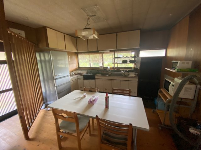 串間市穂佐ヶ原（ほさがはる）2階建家屋のキッチン