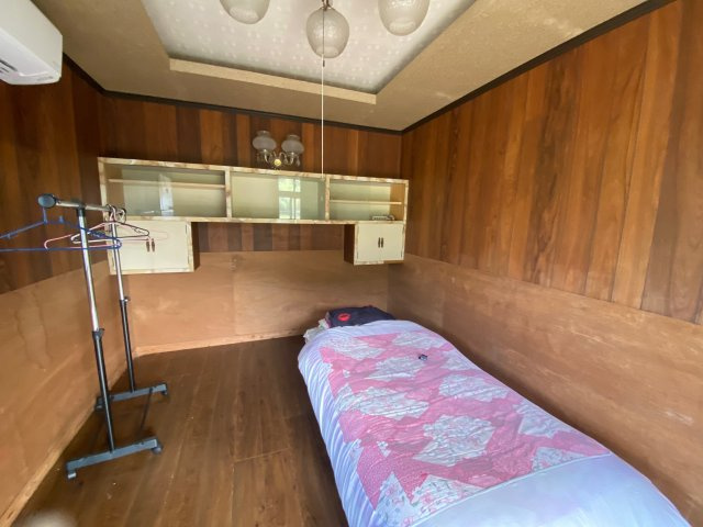 串間市穂佐ヶ原（ほさがはる）2階建家屋の洋室|1階約6帖の洋室です