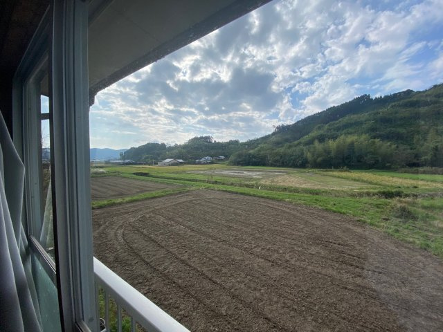 串間市穂佐ヶ原（ほさがはる）2階建家屋の展望|周りには田畑が広がっています