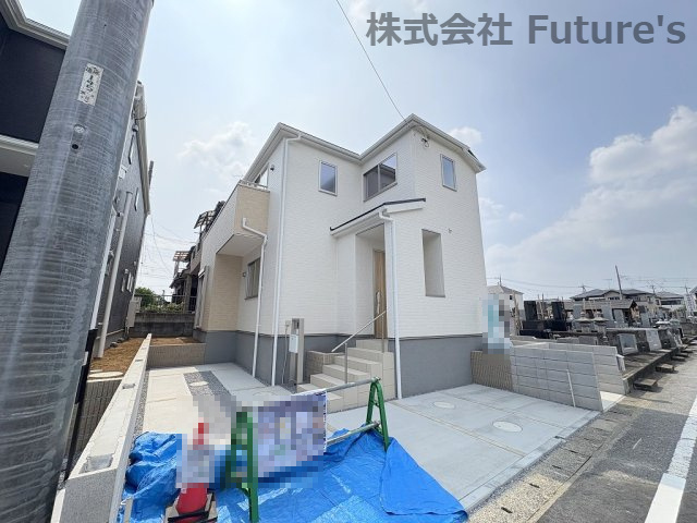 吉川市中曽根1丁目　新築戸建　全3棟　1号棟の駐車場|カースペースL字に2台駐車可能（車種による）