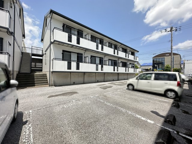 kanada B棟の外観