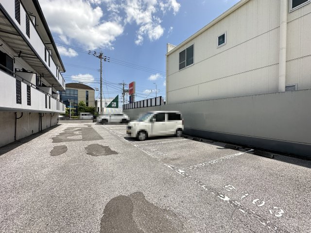 kanada B棟の駐車場