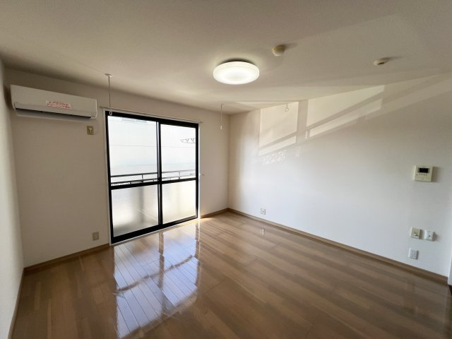 kanada B棟の居間・リビング