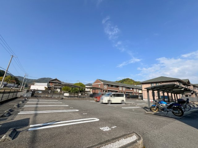 ウィルモア イーストの駐車場