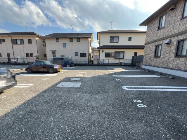 ウィルモア イーストの駐車場