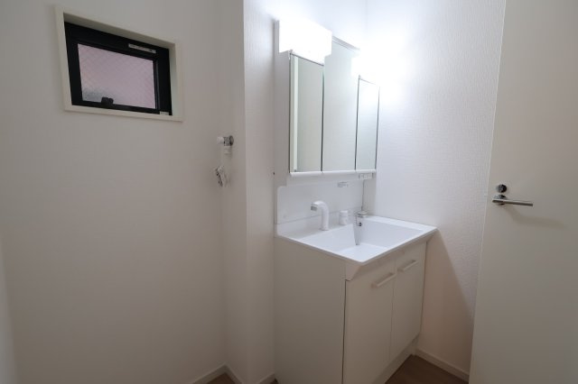 《仲介手数料無料》浦和区瀬ヶ崎５丁目36-3(全1戸)新築一戸建てリガーレの独立洗面台|撮影日 2025年11月27日 12:50 晴れ