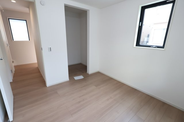 《仲介手数料無料》浦和区瀬ヶ崎５丁目36-3(全1戸)新築一戸建てリガーレの洋室|撮影日 2025年11月27日 12:50 晴れ