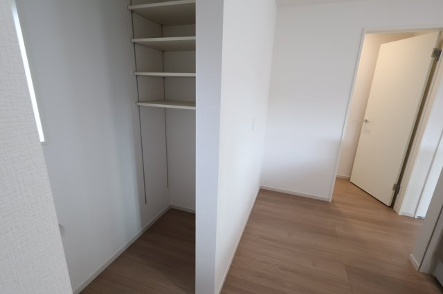 《仲介手数料無料》浦和区瀬ヶ崎５丁目36-3(全1戸)新築一戸建てリガーレの収納|撮影日 2025年11月27日 12:50 晴れ