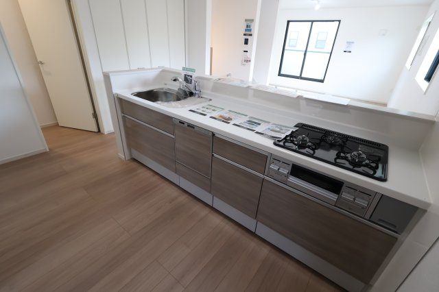《仲介手数料無料》浦和区瀬ヶ崎５丁目36-3(全1戸)新築一戸建てリガーレのキッチン|撮影日 2025年11月27日 12:50 晴れ