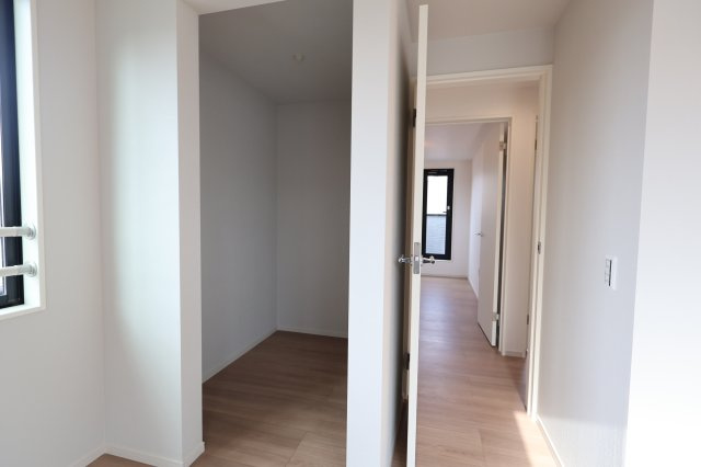 《仲介手数料無料》浦和区瀬ヶ崎５丁目36-3(全1戸)新築一戸建てリガーレの収納|撮影日 2025年11月27日 12:50 晴れ