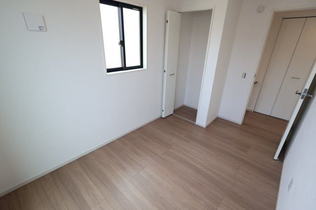 《仲介手数料無料》浦和区瀬ヶ崎５丁目36-3(全1戸)新築一戸建てリガーレの洋室|撮影日 2025年11月27日 12:50 晴れ