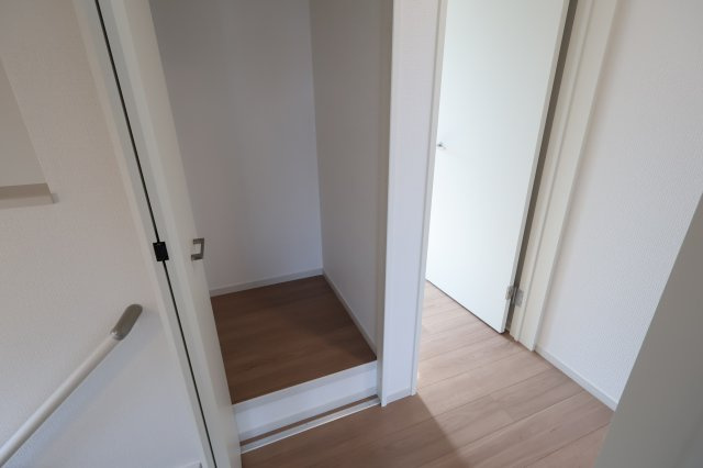 《仲介手数料無料》浦和区瀬ヶ崎５丁目36-3(全1戸)新築一戸建てリガーレの収納|撮影日 2025年11月27日 12:50 晴れ