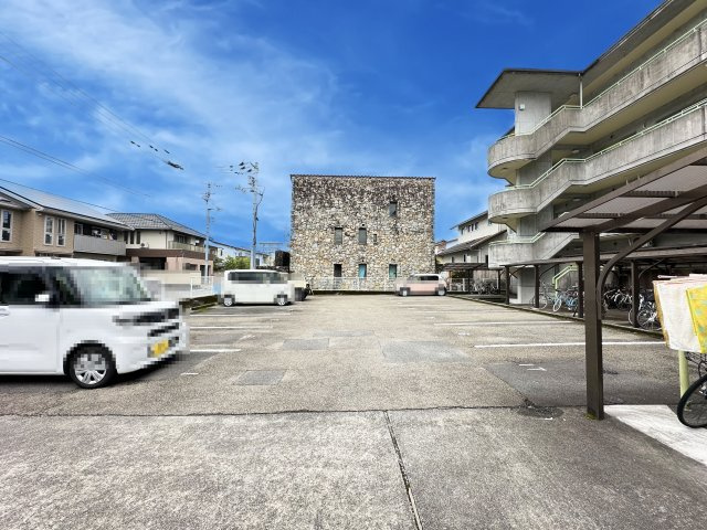 一ツ橋レジデンスの駐車場