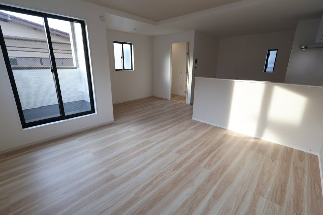 《仲介手数料無料》浦和区瀬ヶ崎４丁目32-37(全1戸)新築一戸建てリガーレの居間・リビング