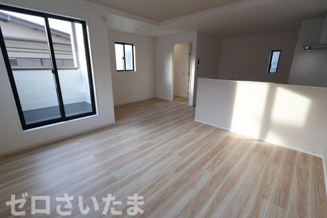《仲介手数料無料》浦和区瀬ヶ崎４丁目32-37(全1戸)新築一戸建てリガーレの居間・リビング
