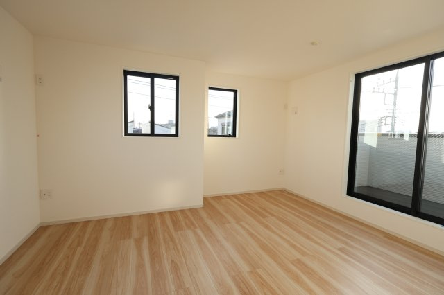 《仲介手数料無料》浦和区瀬ヶ崎４丁目32-37(全1戸)新築一戸建てリガーレの洋室