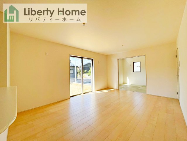 小美玉市小川第1　新築戸建　4号棟の居間・リビング