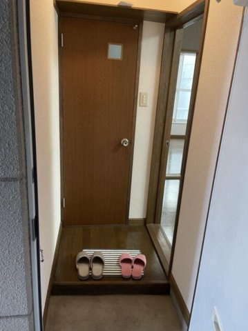 札幌市白石区中央二条4丁目　一棟売アパートの玄関