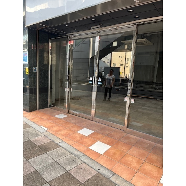 T西川ビルのエントランス|落ち着いたエントランスです