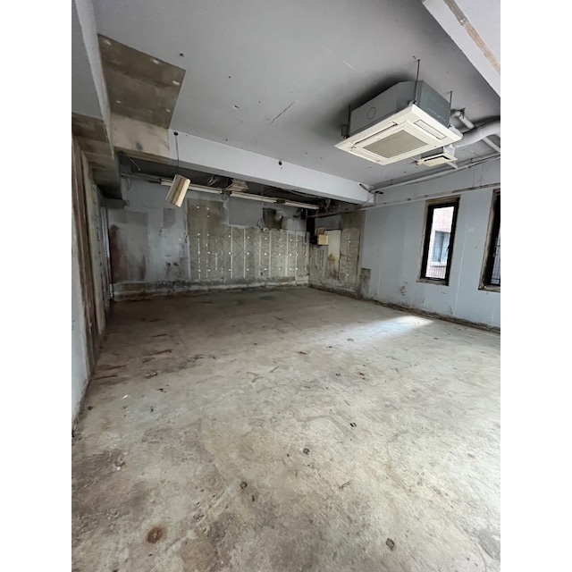 T西川ビルの居間・リビング|使いやすいリビングです