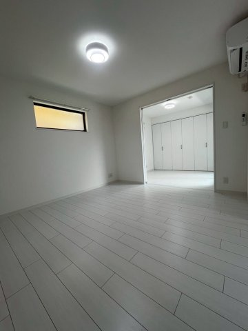 リガロ吹田の洋室