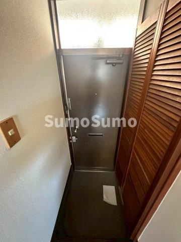 株元ハイツの玄関